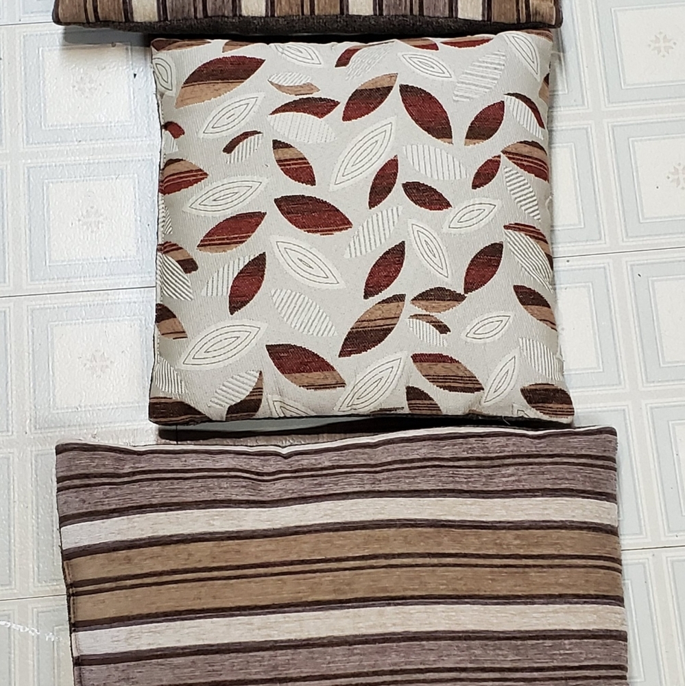 Decrative Couch Accent Pillows - 4